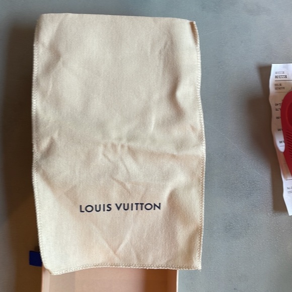 LOUIS VUITTON SMALL GIFT BOX - Picture 6 of 10